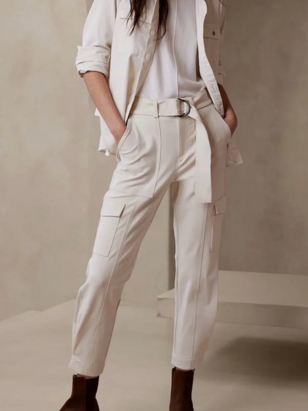 Banana Republic Slim Refined Cream Cargo Ankle Pants Women’s size 10